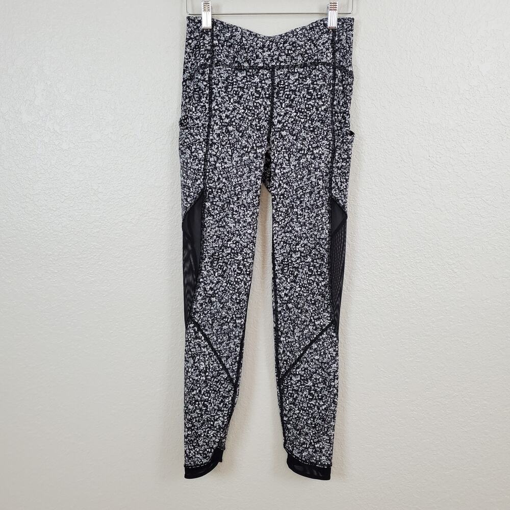 Lululemon Sole Training 7/8 Tight Womens Size 4 Daisy Dust Alpine White Black